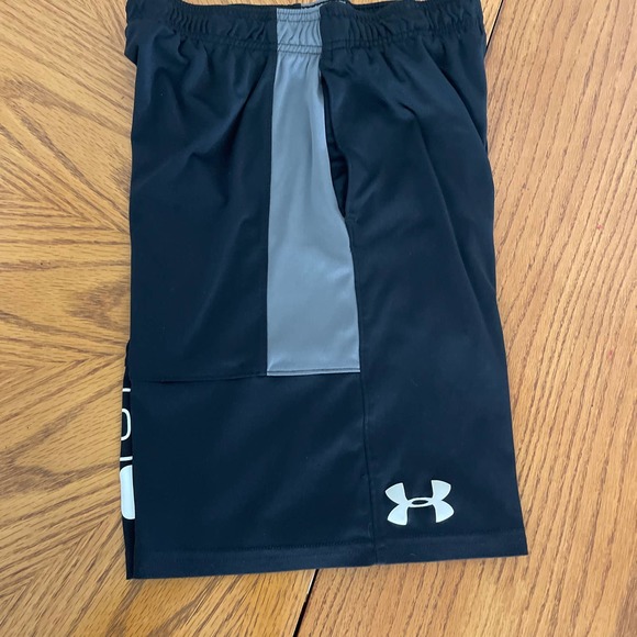 Under Armour Soccer Shorts Boys Youth Sz M gently used - Picture 6 of 6